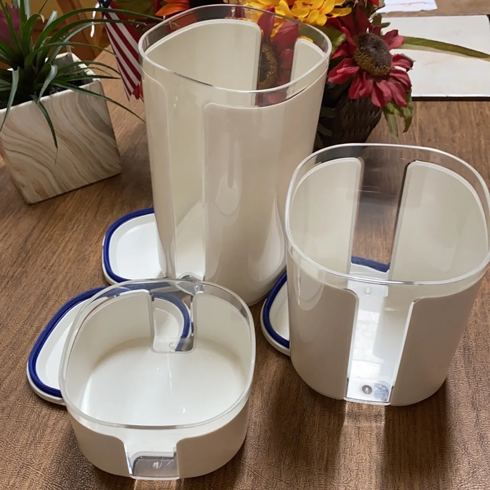 Tupperware set of 3 containers - Picture 2 of 5